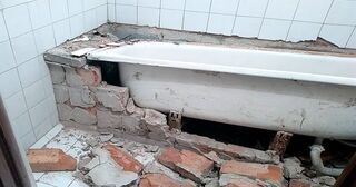 Демонтаж ванны в Рубцовске от Мастер24 — быстро, недорого, вывоз старой ванны от 1011 руб.